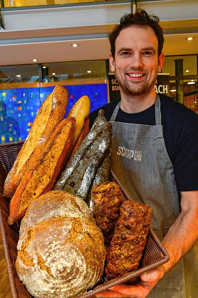 Brot-Sommelier Robert Schorp aus Döggingen mit einer Auswahl seiner Kreationen.