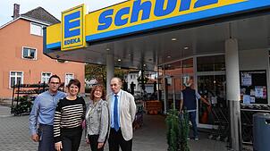Peter und Nina Schulz tragen heute die Verantwortung für das Unternehmen Edeka-Schulz mit seinem Stammhaus in Dogern und blicken ...