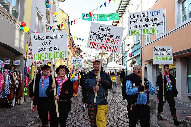 Bild 7: Das Narrengericht in Tiengen kennt keine Gnade! Das sind die Bilder