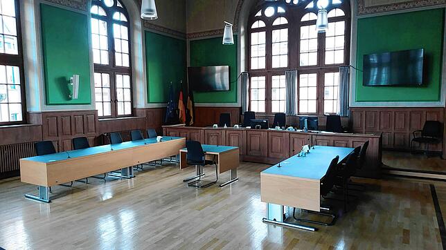 Vor dem Jugendschöffengericht des Amtsgerichts wird der Fall eines 23-Jährigen verhandelt, der seit seinem 16. Lebensjahr süchtig ist ...