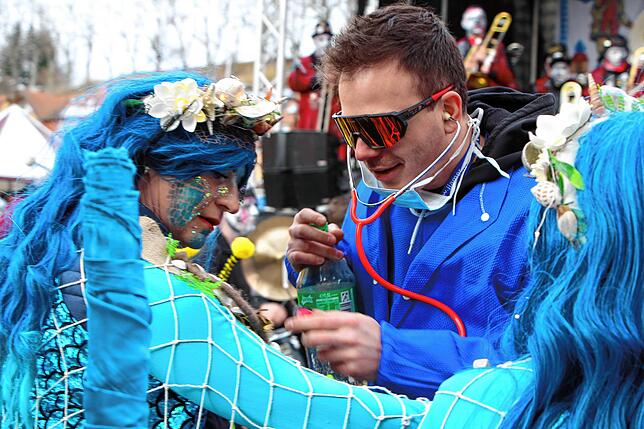 Bild 14: Das Bühnenspiel eroberte nicht nur die Bonndorfer Narrenherzen. Wir haben die Bilder!