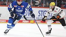 Thomas Larkin (links) gehört zu den Anführern im Team der Wild Wings. Ausgerechnet in einem der wichtigsten Spiele der Saison in ...