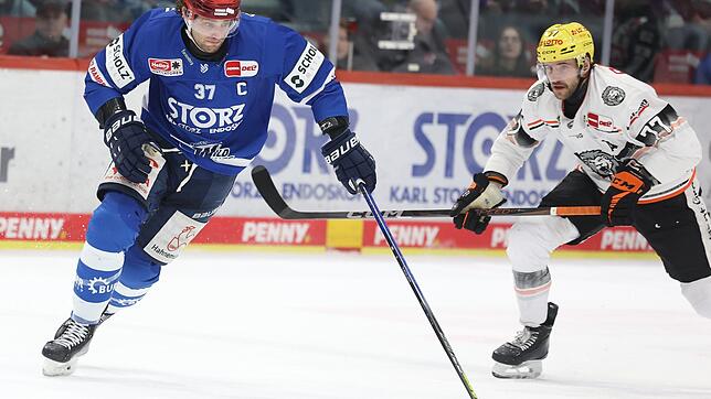 Thomas Larkin (links) gehört zu den Anführern im Team der Wild Wings. Ausgerechnet in einem der wichtigsten Spiele der Saison in ...