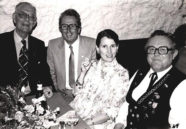 Im Jahr 1969 gab es ein Treffen mit Graf Lennart Bernadotte, Gartendirektor der Mainau, Josef Raff, Gräfin Sonja Bernadotte und Karl ...
