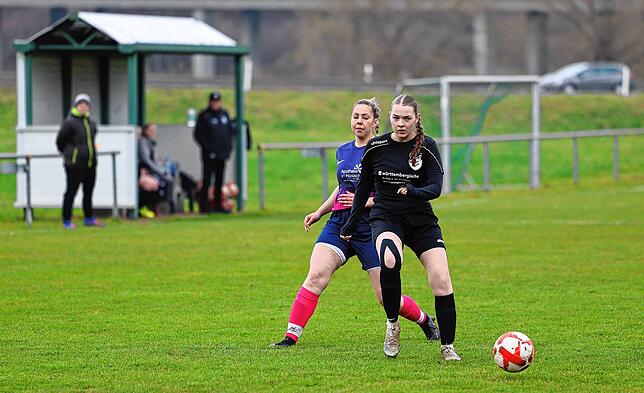 Bild 37: Unsere Bildergalerie vom Frauen-Bezirksliga-Spitzenspiel zwischen Kirchen-Hausen und Wolterdingen