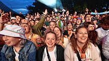 Auch der anfängliche Regen konnte am Samstag, 7. Juni, beim Seefestival 2025 die fröhliche Stimmung der Besucherinnen und Besucher nicht ...