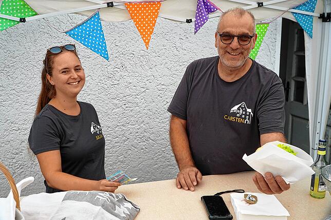 Der Bürgerverein &ndash; hier vertreten durch Julia Menzel (Kassiererin des Vereins) und Carsten Wieland (Beisitzer des Vereins) &ndash; ...