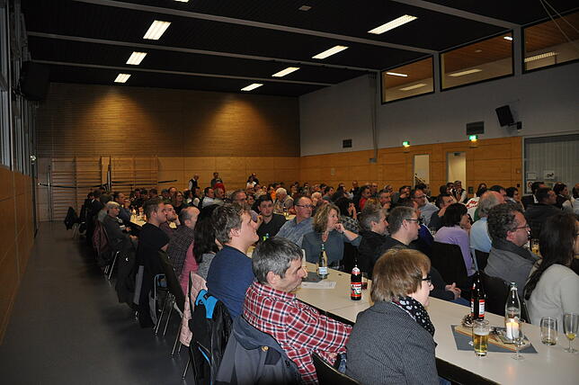 170 interessierte Bürgerinnen und Bürger kamen zur Bürgerversammlung in die Steinatalhalle.