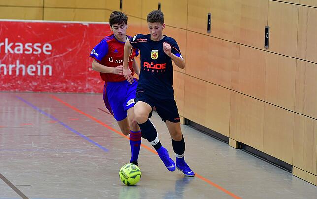 Bild 11: U15-Nachwuchs des FC Basel schenkt dem Gastgeber alle Neune ein