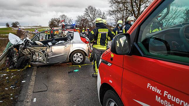 Bei einem schweren Verkehrsunfall zwischen Sauldorf und Meßkirch am Donnerstagnachmittag wurden zwei Männer schwer verletzt.