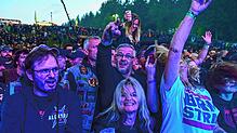 Beim Metalacker feiern an den beiden Tagen 3000 Heavy-Metal-Fans ausgelassen und friedlich auf der Tennenbronner Trombachhöhe.