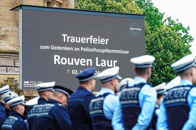 Rouven Laur starb nach der Attacke am 31. Mai. Fünf weitere Männer wurden verletzt, als ein 25-jähriger Afghane mit einem Messer auf ...
