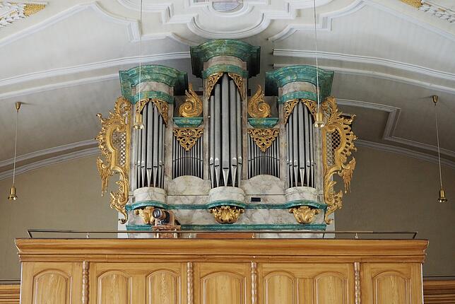 Bis ins Jahr 1733 zurückreichende barocke Wurzeln hat die Orgel von St. Hilarius in Heidenhofen.