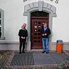 Norbert Lüttin (von links), Sabine Hartmann-Müller, Carsten Quednow und Herbert Nägele vor dem Rathaus in Görwihl.