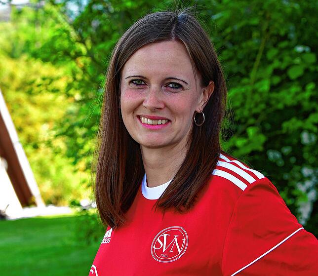 Jenniffer Eckert (37) lebt mit ihrer Familie in Binzgen. Mit Fußball hat sie vor 30 Jahren beim SV Niederhof begonnen. Die ...