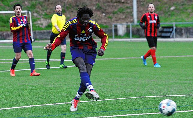 Bild 18: FC 08 Bad Säckingen ist enttäuscht nach dem 2:2 gegen den SC Lauchringen &ndash; wir haben die Bilder!