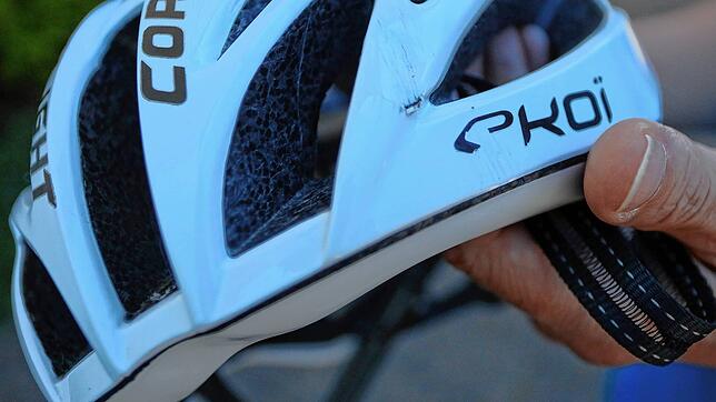 Im Schädel oder &ndash; wie hier &ndash; im Helm: Jeder Fahrradfahrer kann selbst entscheiden, wo er die Delle bei einem Sturz mit dem ...
