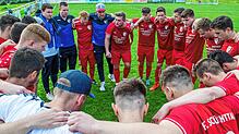 Ziemlich beste Freunde: Für Linus Dörflinger (Nr. 9) ist der Zusammenhalt mit ein Garant für den Höhenflug des FC Schlüchttal. Unser ...