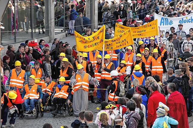 Bild 21: Bilder vom großen Kinderumzug von oben – Teil 2