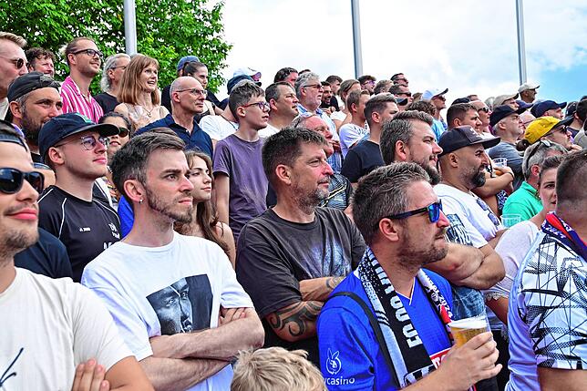 Bild 15: Pokalspiel  gegen Heidenheim: Fans feiern FC 08 Villingen trotz Niederlage