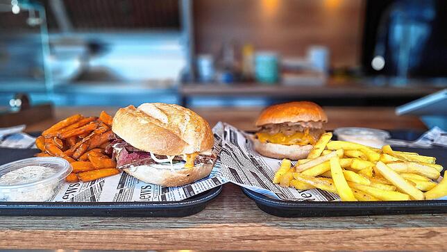Burger, Sandwich und Pommes: Das Konzept des Foodtrucks ist simpel.