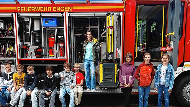Biolehrerin Claudia Neubrand (Mitte) hat die Organisation des Katastrophenschutztags am Gymnasium Engen federführend in der Hand.