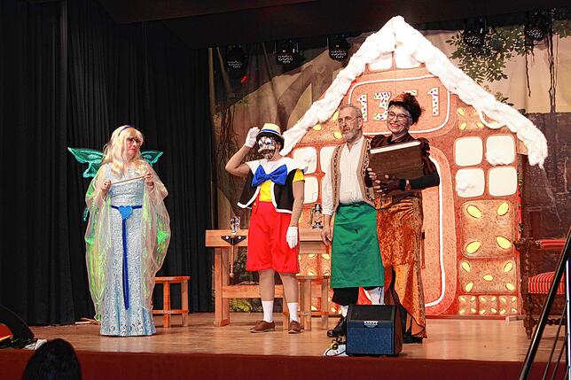 Die gute Fee musste Pinocchio mehrfach helfen, die lange Nase nach einer Lüge wieder zu verkleinern. Vera Ossola, Lea Ossola, Manfred ...