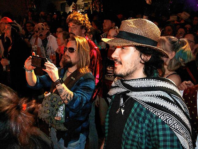 Bild 12: Viva Las Vegas &ndash; Bilder vom Holzhauerball im Milchwerk (1)