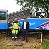 Wassermeister Klaus Ersig und Bürgermeister Holger Mayer freuen sich, dass nun wieder intensiv an der Verlegung der Wasserleitung ...