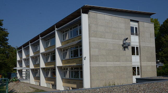Heute ist in der Pestalozzi-Schule die Förderschule und die Außenstelle der Überlinger Justus-von-Liebigschule untergebracht.