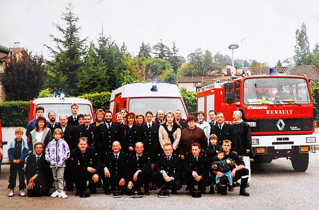 1996: Eine Abordnung der Lauchringer Feuerwehr bei der Verschwisterungsfeier in St. Pierre de Chandieu.