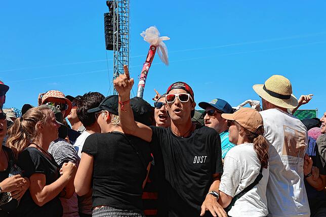 Bild 7: Moshpit und Feierlaune vor den Bühnen: Das sind die besten Southside-Bilder aus den ersten Reihen