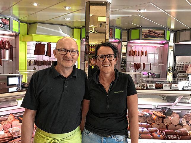 In der Metzgerei Zier trotzen Alexander und Christine Zier der Corona-Krisenzeit. Bild: Metzgerei Zier