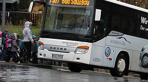 Ab 1. Januar 2026 soll der Schulbus auch für die Grundschüler Geld kosten.