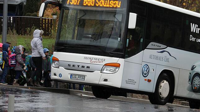 Ab 1. Januar 2026 soll der Schulbus auch für die Grundschüler Geld kosten.