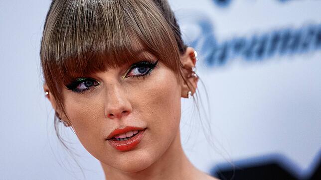 Taylor Swift veröffentlichte 2006 ihr erstes Studioalbum, damals noch im Country-Bereich. Seitdem folgten zehn weitere Alben in den ...