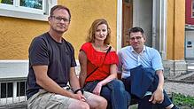 Sebastian Gatzka, Annkatrin Herzing und Frederic Striegler (von links) gehören zu einer Gruppe von Eltern, die sich mit einem offenen ...