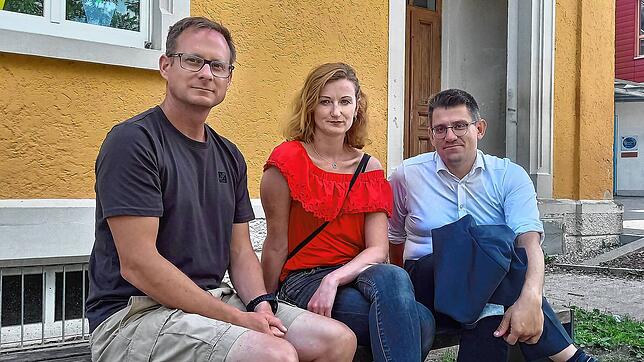 Sebastian Gatzka, Annkatrin Herzing und Frederic Striegler (von links) gehören zu einer Gruppe von Eltern, die sich mit einem offenen ...