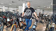 Der neue Filialeiter Thomas Steinegger will mit einem veränderten Konzept das Radgeschäft Vierhaus Bike im Alno-Park wieder nach vorne ...