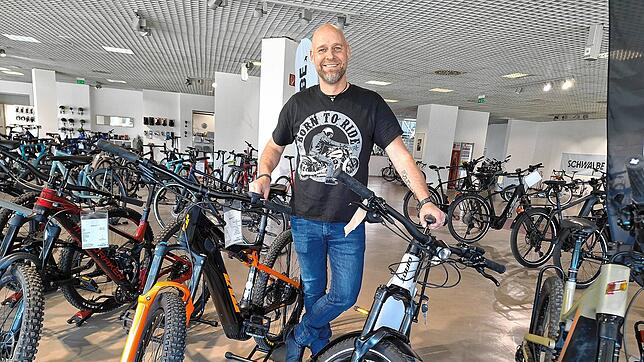 Der neue Filialeiter Thomas Steinegger will mit einem veränderten Konzept das Radgeschäft Vierhaus Bike im Alno-Park wieder nach vorne ...