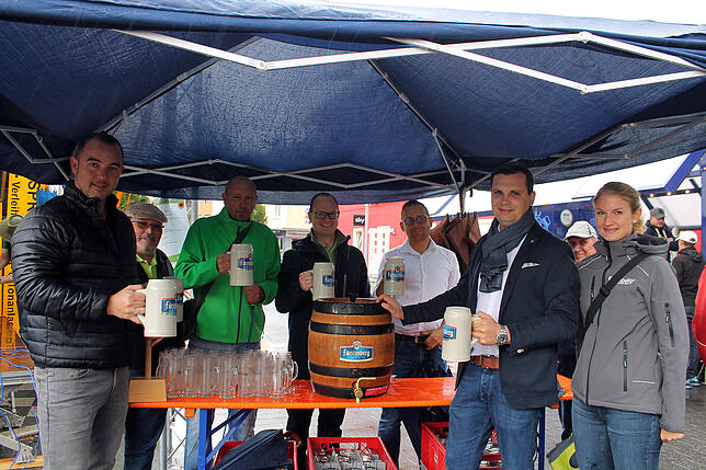 Bild 23: Beim Blumberger Straßenfest war die Stimmung trotz des Regenwetters gut