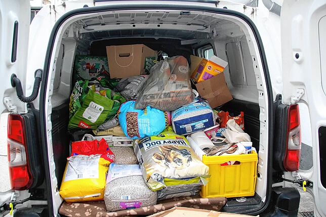 Ob Dosenfutter, Katzenstreu oder Kauknochen. Die Hundetafeln sind auf Spenden angewiesen.
