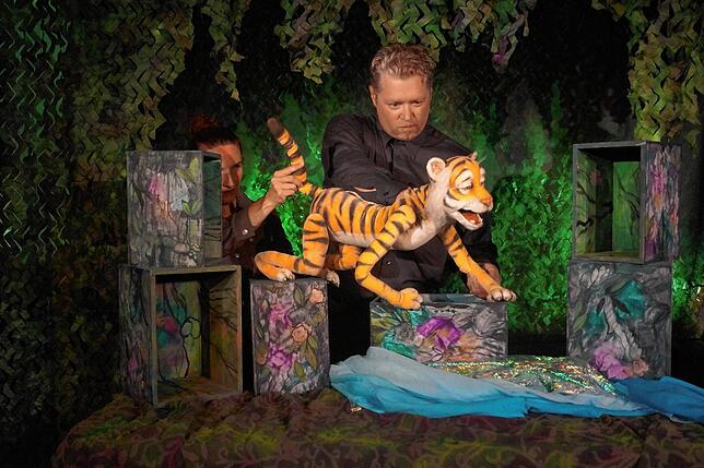 Sehnsucht nach einem Freiraum zur eigenen Entfaltung der Persönlichkeit: Am Mittwoch, 18. Oktober zeigt das Theater con Cuore Schauspiel ...