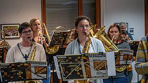 Rund 40 Erwachsene werden in der Bläserklasse des Musikvereins Gurtweil ausgebildet. Jetzt hatten sie ihren ersten Auftritt.