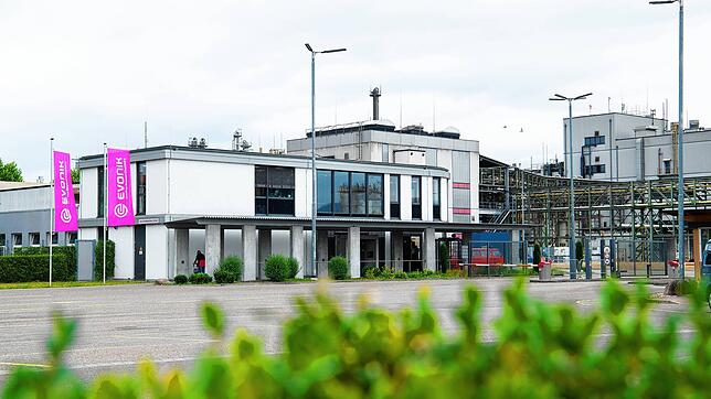 Beim Standort Rheinfelden von Evonik kam es am Dienstag zu einer Verpuffung. Drei Mitarbeiter wurden schwer verletzt und befinden sich ...