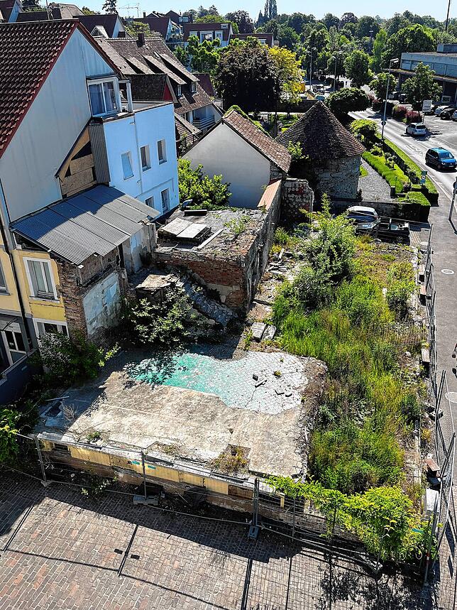 Die Bauruine des ehemaligen Hotel Viktoria ist seit Jahren in diesem Zustand. Nun sollen die Reste entfernt und abgetragen, das Gelände ...