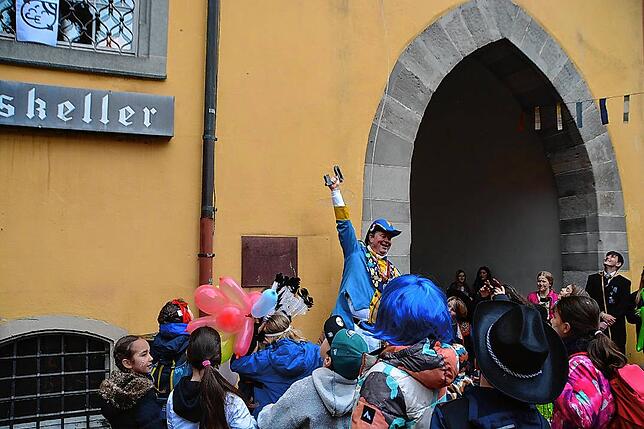 Bild 8: Nach der Schülerbefreiung kam der Sturm auf das Meersburger Rathaus