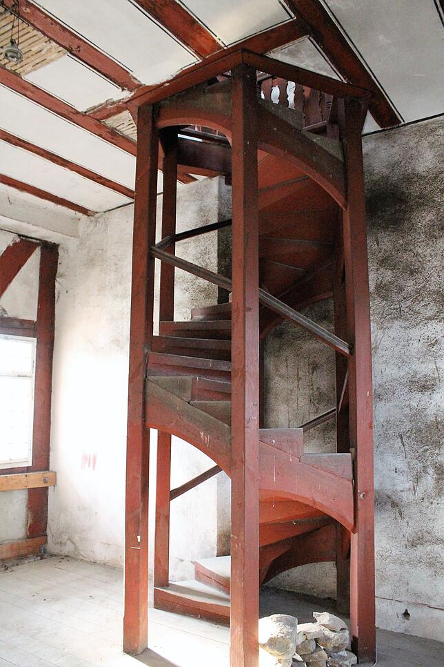 Auch im Inneren des Tores, wie hier an dieser Wendeltreppe, ist kräftig saniert worden.