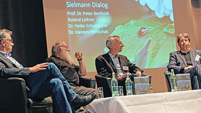 Wie man der Natur im Garten mehr Raum geben kann, erörterten beim Sielmann-Dialog Landesgartenschau-Geschäftsführer Roland Leitner, ...