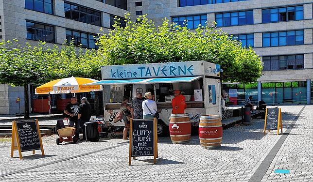 Zentral in der Nordstadt und dennoch abseits des Verkehrslärms befindet sich die „Kleine Taverne“ im Charlottenhof.